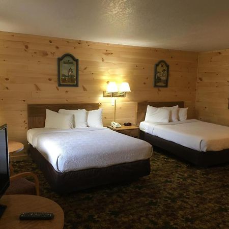 Great Mackinaw Beachfront Hotel Mackinaw City Exteriör bild
